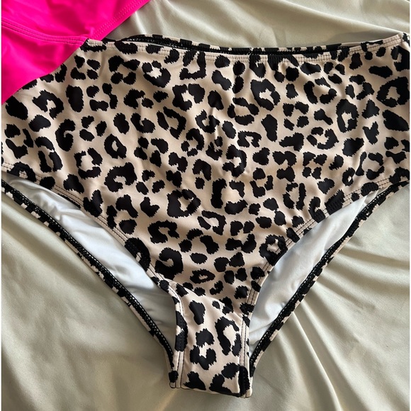 🎉 HP 🎉 One Shoulder Animal Print Swimsuit - Picture 9 of 13